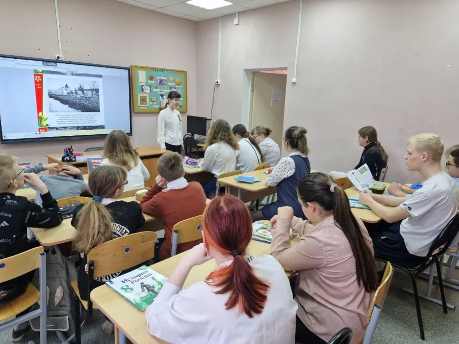 20 мая 2025 года в 5 и 8-х классах был проведен урок мужества «Неоценимый вклад в Победу тружеников тыла Нижегородской области».