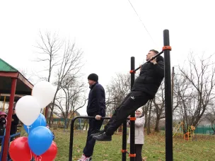 Сегодня на базе школы-интерната была открыта площадка с уличными тренажерами!