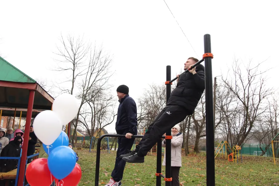 Сегодня на базе школы-интерната была открыта площадка с уличными тренажерами!