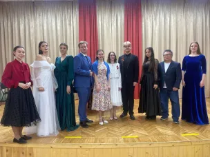 Сегодня, в гостях у школы был камерный хор музыкального колледжа им.Балакирева с концертом военных песен