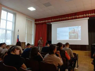 Сотрудники библиотеки имени Пискунова 13 ноября провели беседу для учащихся 5-11 классов "День народного единства: история и современность"