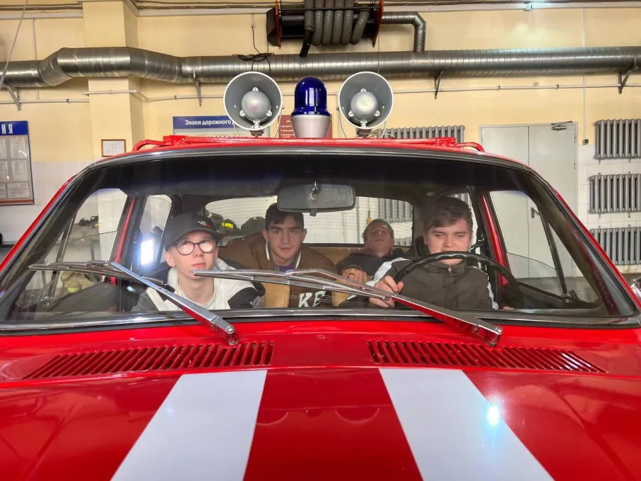 19 сентября в пожарной части №4 1 отряда ФПС по Нижегородской области прошла встреча пожарных и учащихся 9 и 12 классов школы.