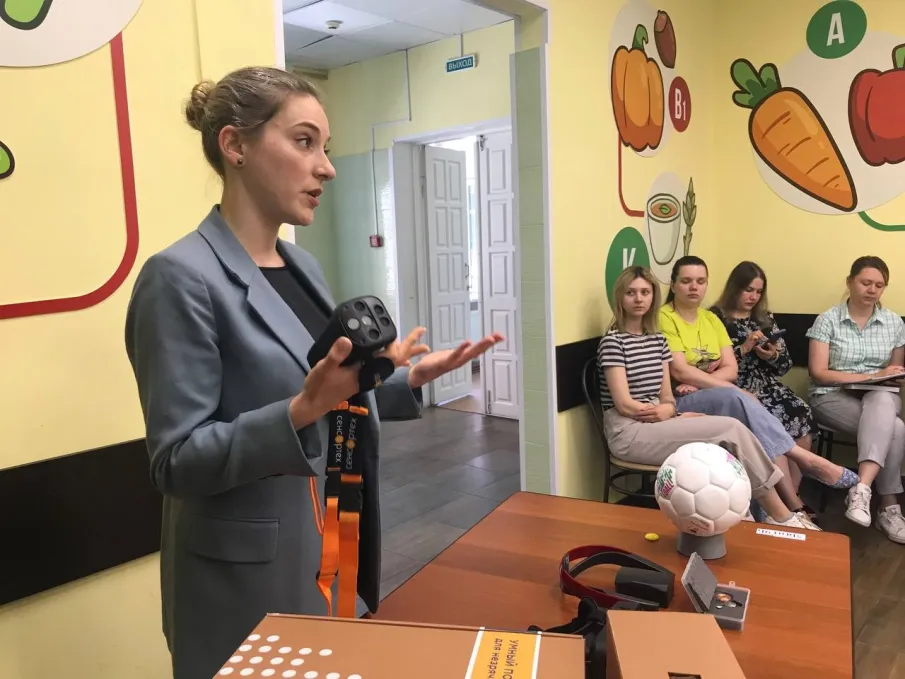 Сегодня, в школу приехал представитель компании СЕНСОРТЕХ