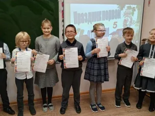 Совсем недавно начался учебный год, но у второклассников это особенное время - время первых отметок в дневниках и журнале!