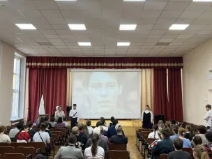 29 сентября, в День Рождения писателя, в школе прошёл митинг памяти.